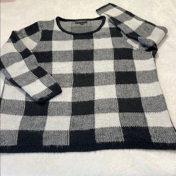 LANE BRYANT WOMENS SIZE 20 and White Crewneck Sweater with Buffalo Check… - Picture 1 of 7